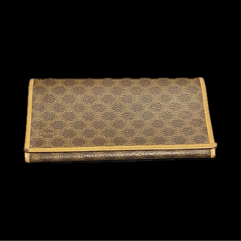 Vintage Celine Monogram Brown Long Wallet 🤎
Authentic vintage designer piece